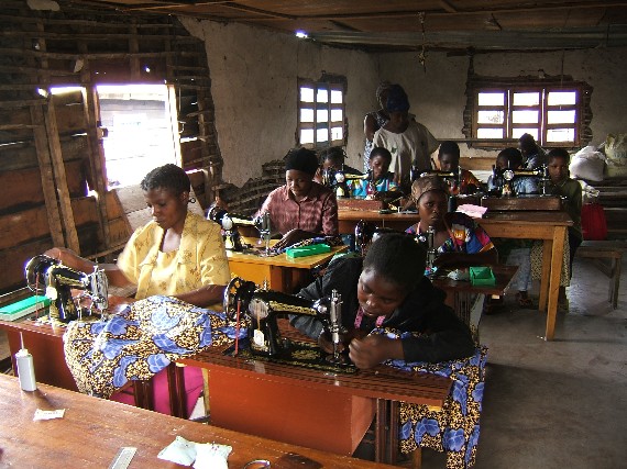 Couture et réalisation de vêtements sur mesure en Afrique