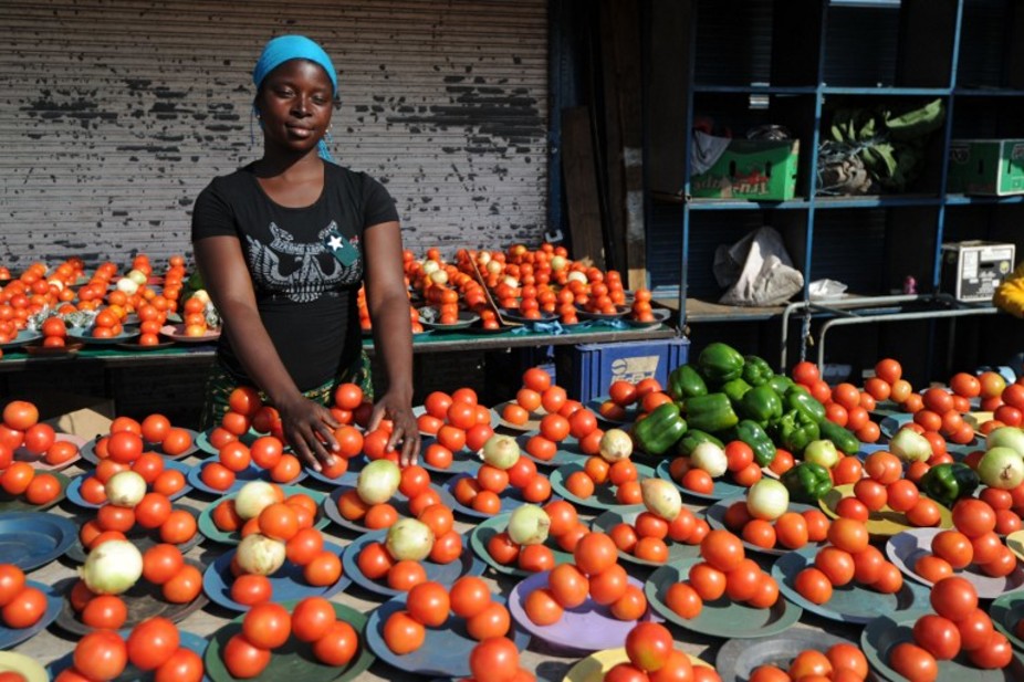 Magasin d'alimentation générale et point chaud en Afrique